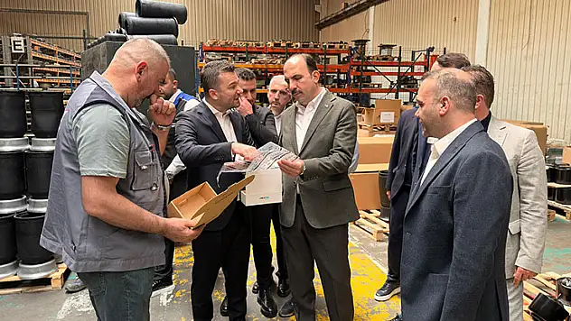 Başkan Altay Bilim Merkezi'nde öğrencileri, Organize Sanayi'de çalışanları ziyaret etti