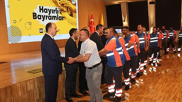 Başkan Altay Büyükşehir çalışanlarıyla bayramlaştı: 'Görevimiz Konya'yı Türkiye'nin en güzel şehri yapmak'