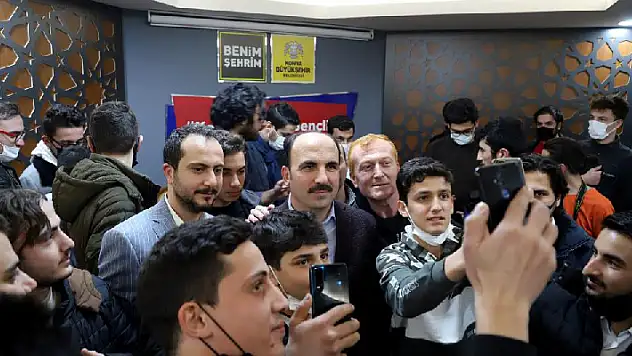 Başkan Altay çalışan gençlerle buluştu
