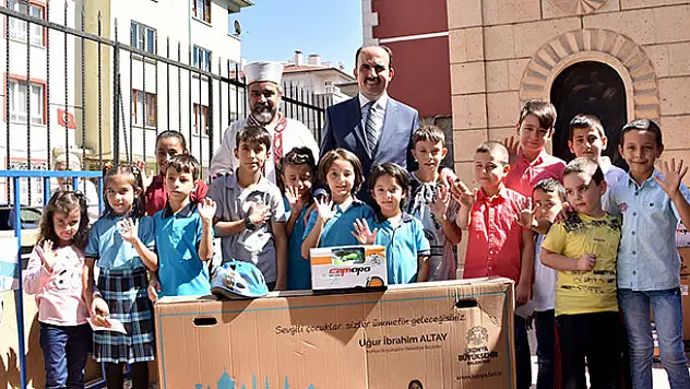 Başkan Altay, çocukların bisiklet mutluluğuna ortak oldu