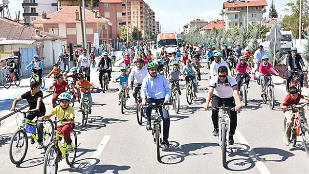 Başkan Altay, çocuklarla beraber pedal çevirdi