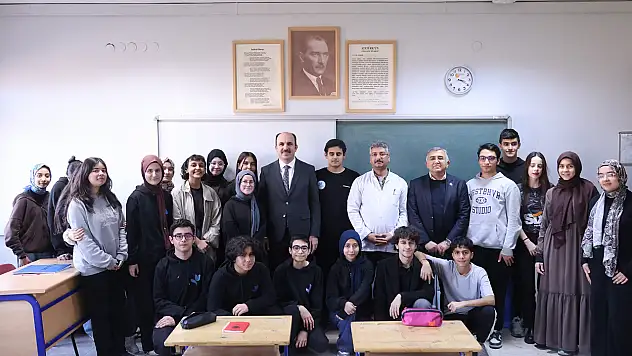 Başkan Altay'dan gençlere destek