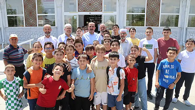 Başkan Altay'dan Selçuklu Merkez Camii Kur'an kursuna ziyaret