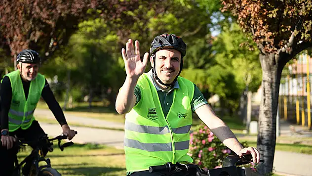 Başkan Altay, Dünya Bisiklet Günü'nde bisikletseverlerle pedal çevirdi