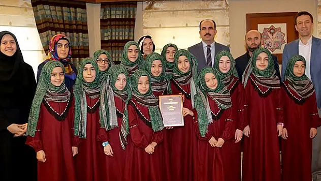 Başkan Altay Dünya Robot Yarışması'nda ödül alan öğrencilerle buluştu