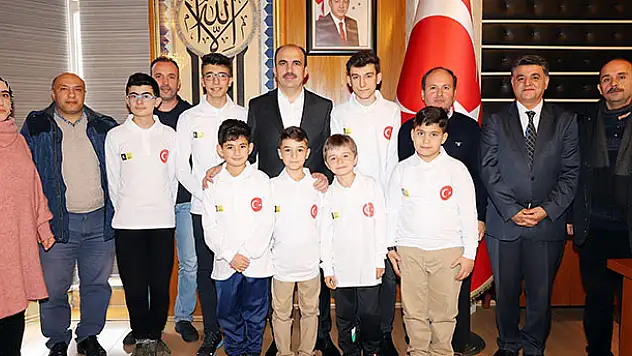 Başkan Altay, Dünya Robot Yarışmasına katılacak öğrencileri tebrik etti