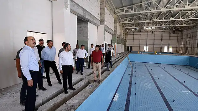 Başkan Altay, Ereğli Yarı Olimpik Yüzme Havuzunu inceledi
