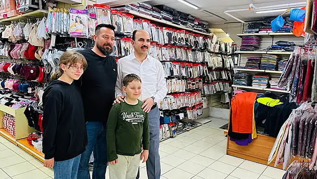 Başkan Altay eski belediye civarındaki iş merkezlerinde esnaflarla buluştu
