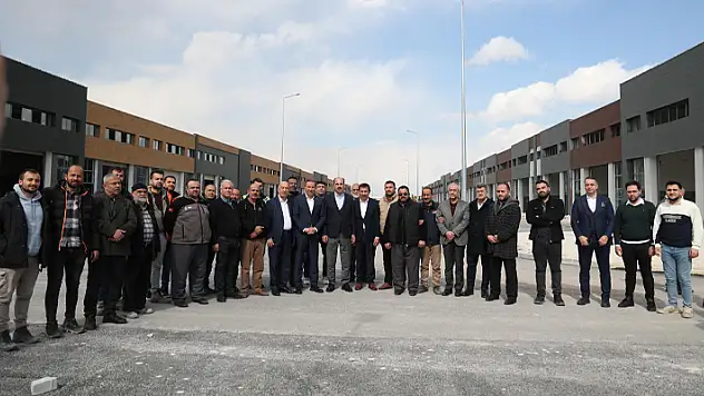 Başkan Altay, esnafla birlikte Yeni Sanayi Sitesi inşaatında incelemelerde bulundu 
