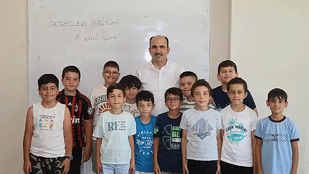 Başkan Altay, 'Genç KOMEK Yaz Okulu'na katılan öğrencilerle buluştu
