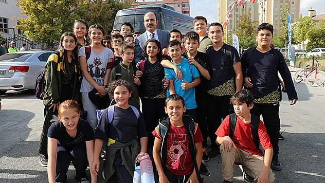 Başkan Altay gençleri doğum günü hediyeleriyle sevindirecek
