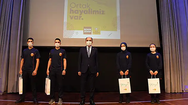 Başkan Altay göreve yeni başlayan itfaiyecilerle buluştu