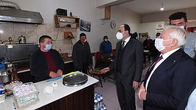 Başkan Altay, Hadimli çiftçilere sertifikalı ceviz fidanı dağıttı