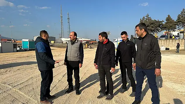Başkan Altay Hatay'da kurulacak konteyner kent alanını inceledi
