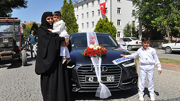 Başkan Altay'ın makam aracı sünnet arabası oldu