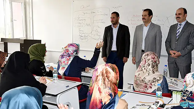 Başkan Altay İslami İlimler Fakültesi'ni ziyaret etti