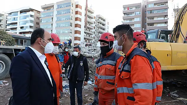 Başkan Altay İzmir'de deprem bölgesini ziyaret etti