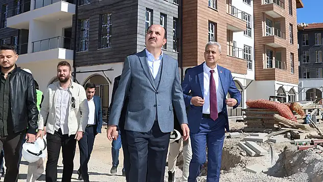 Başkan Altay Kadınhanı ilçe merkezindeki kentsel dönüşüm çalışmalarını inceledi