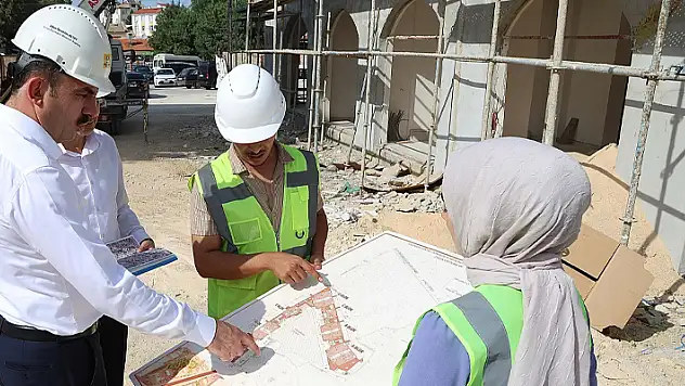 Başkan Altay, Kadınhanı'nda yürütülen tarihi kentsel dönüşüm çalışmalarını inceledi