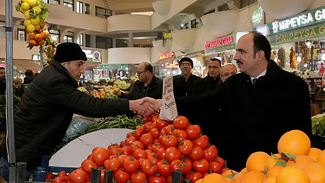 Başkan Altay, Kadınlar Pazarında esnafla buluştu