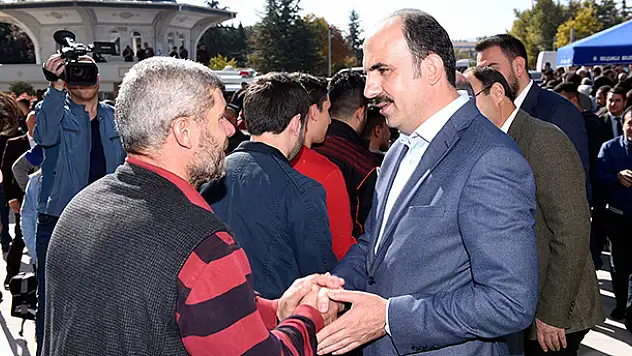 Başkan Altay Kampüs Camii'nde öğrencilerle buluştu