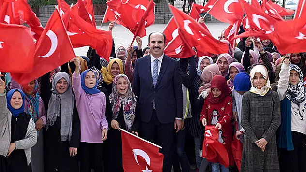Başkan Altay, karne alan öğrencileri tebrik etti