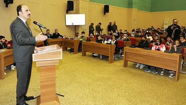 Başkan Altay, Konya Büyükşehir Belediyesi Çocuk Meclisi'nin toplantısına katıldı