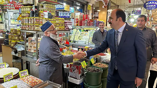 Başkan Altay, Konya şehir merkezinde esnafları ziyaret etti