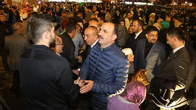 Başkan Altay, Konyalıların Kadir Gecesi coşkusuna ortak oldu