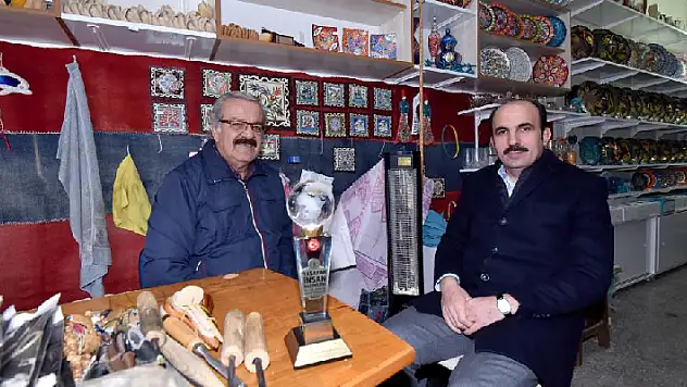 Başkan Altay Konya'nın yaşayan tek tahta kaşık ustasını ziyaret etti
