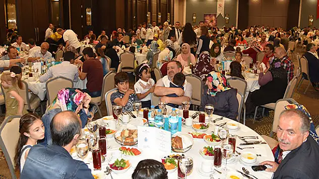 Başkan Altay, koruyucu aileler ile bir araya geldi
