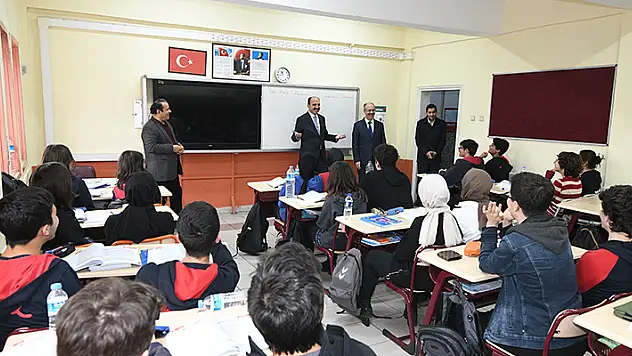 Başkan Altay Meram Fen Lisesi öğrencileriyle buluştu

