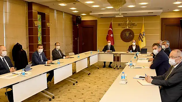 Başkan Altay, merkez ilçe belediye başkanlarıyla 2021 yatırımlarını görüştü