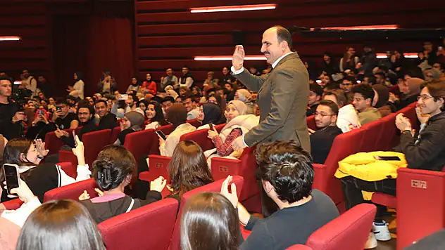 Başkan Altay, Mesele Gençlik söyleşisinde gençlerle buluştu 
