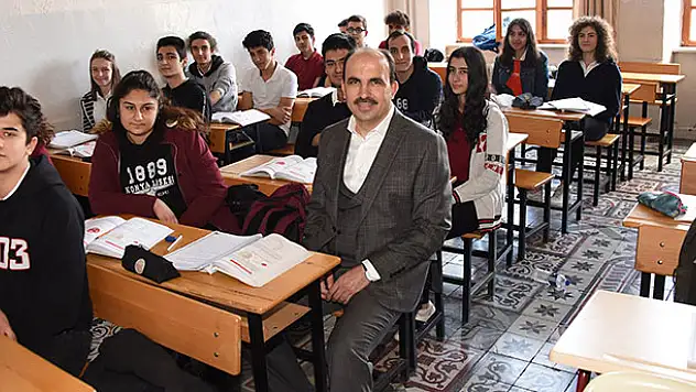 Başkan Altay mezun olduğu lisede anılarını tazeledi