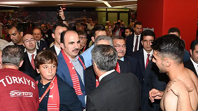 Başkan Altay Milli Takımı ve Taraftarları Tebrik Etti