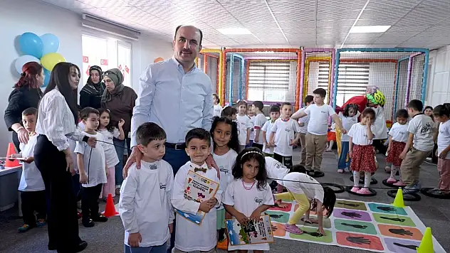Başkan Altay, miniklerin bisiklet heyecanına ortak oldu