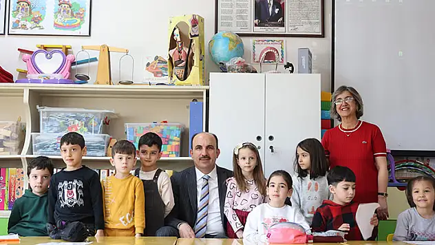Başkan Altay NEÜ ve Mehmet Beğen Ortaokulu'nda öğrencilerle bir araya geldi