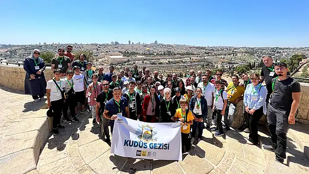 Başkan Altay öğrencileri Kudüs gezisiyle ödüllendirdi
