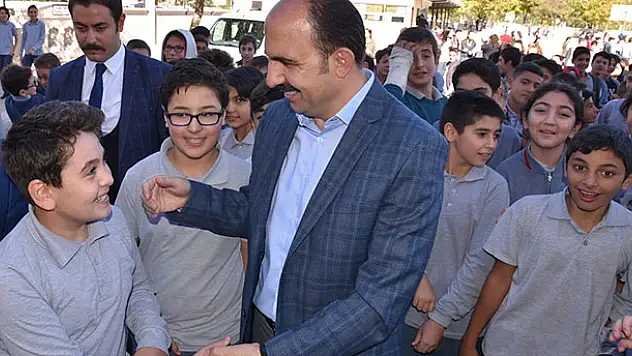 Başkan Altay, öğrencilerin davetini kırmadı