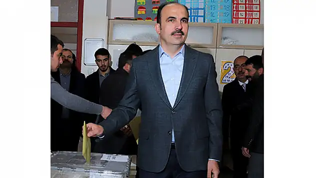 Başkan Altay, oyunu kullandı