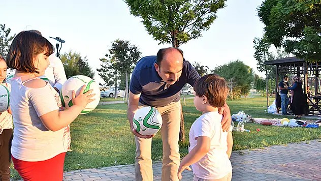 Başkan Altay piknik yapan aileleri ziyaret etti
