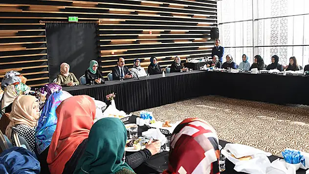 Başkan Altay, Şehir İstişarelerinde AK Parti Kadın Kolları İle Buluştu