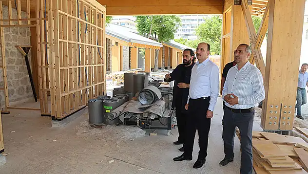 Başkan Altay, Şehir Kütüphanesi'ndeki çalışmaları yerinde inceledi