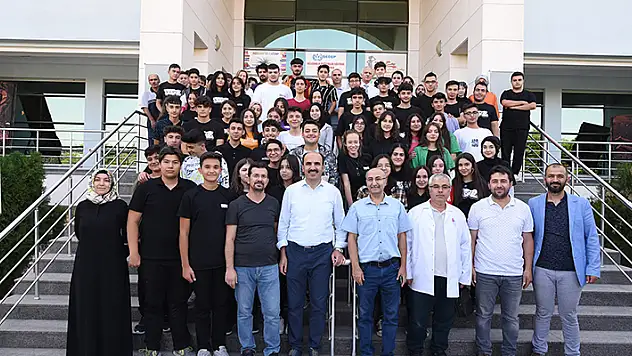 Başkan Altay Şehit Ufuk Baysan Anadolu Lisesi öğrencileriyle buluştu
