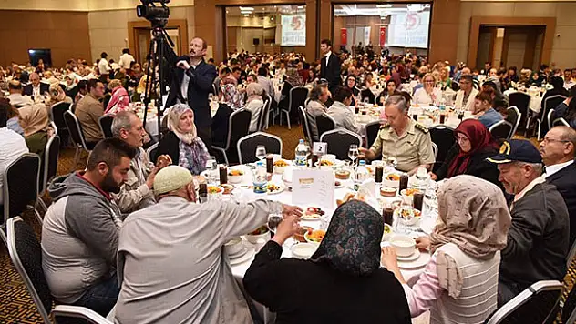 Başkan Altay şehit ve gazi ailelerini ağırladı