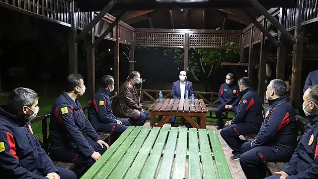 Başkan Altay son sahurda itfaiyecilerle buluştu
