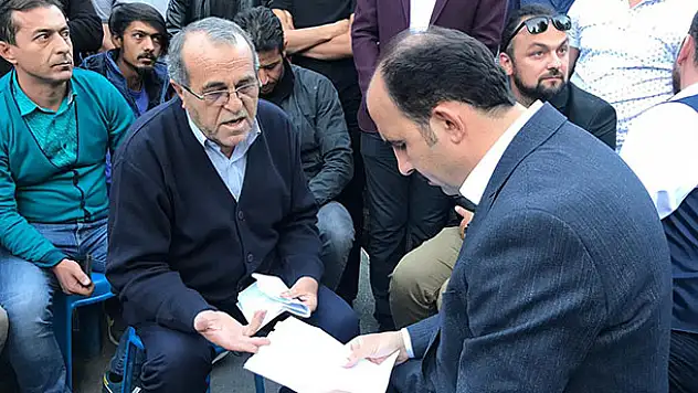 Başkan Altay sosyal medyadan çaya davet ettiği vatandaşlarla buluştu