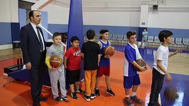 Başkan Altay spor okullarında