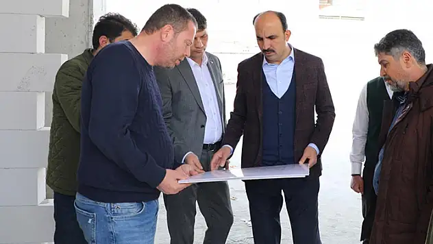 Başkan Altay, Tarihi Konya Lisesi Konferans ve Spor Salonu inşaatını inceledi
